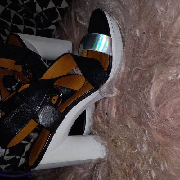 Marc by Marc Jacob's heels - Picture 3 of 4